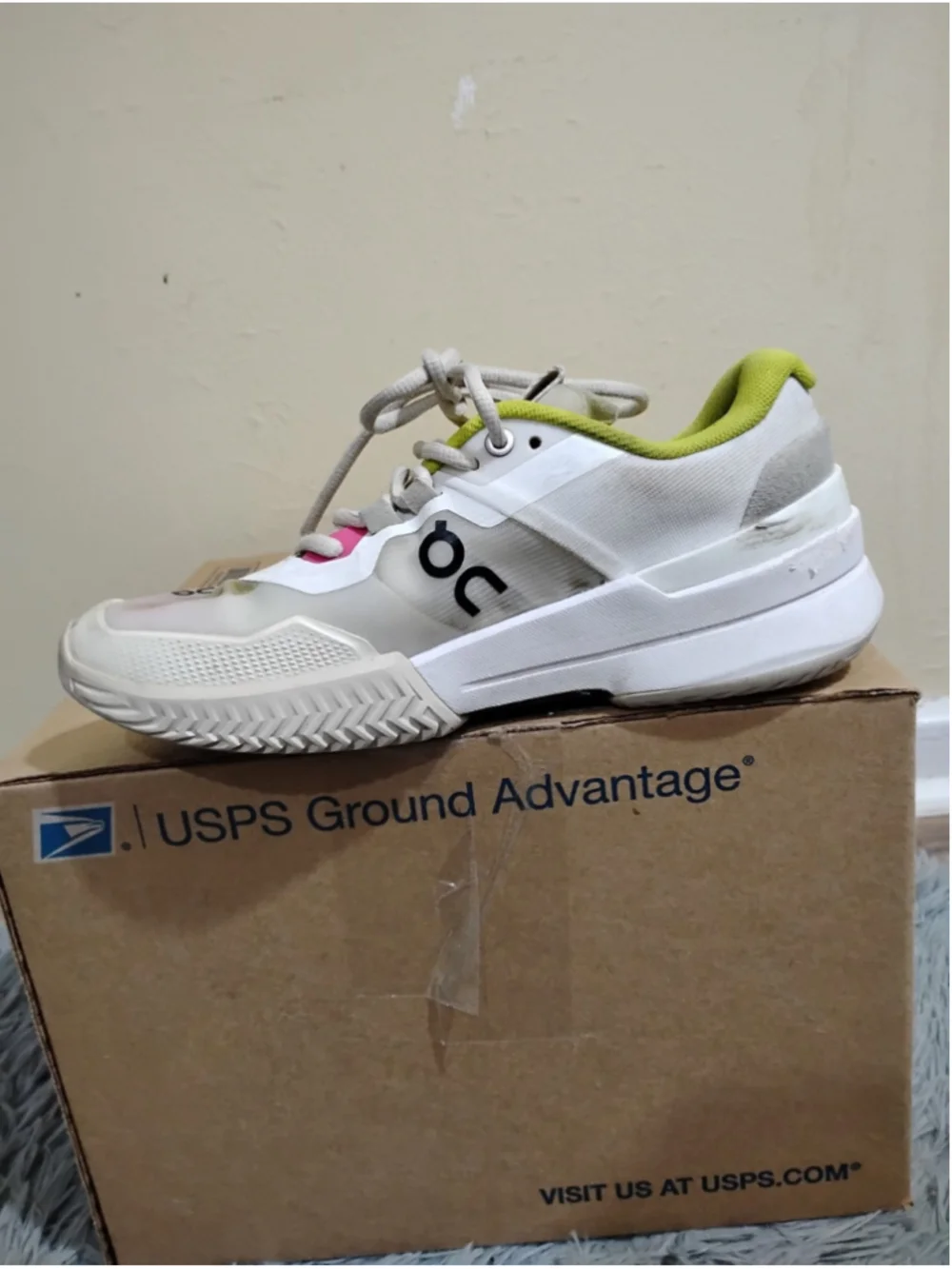 On Cloud The Roger Pro 2 Women's Size 7.5 White Pink Athletic Shoes